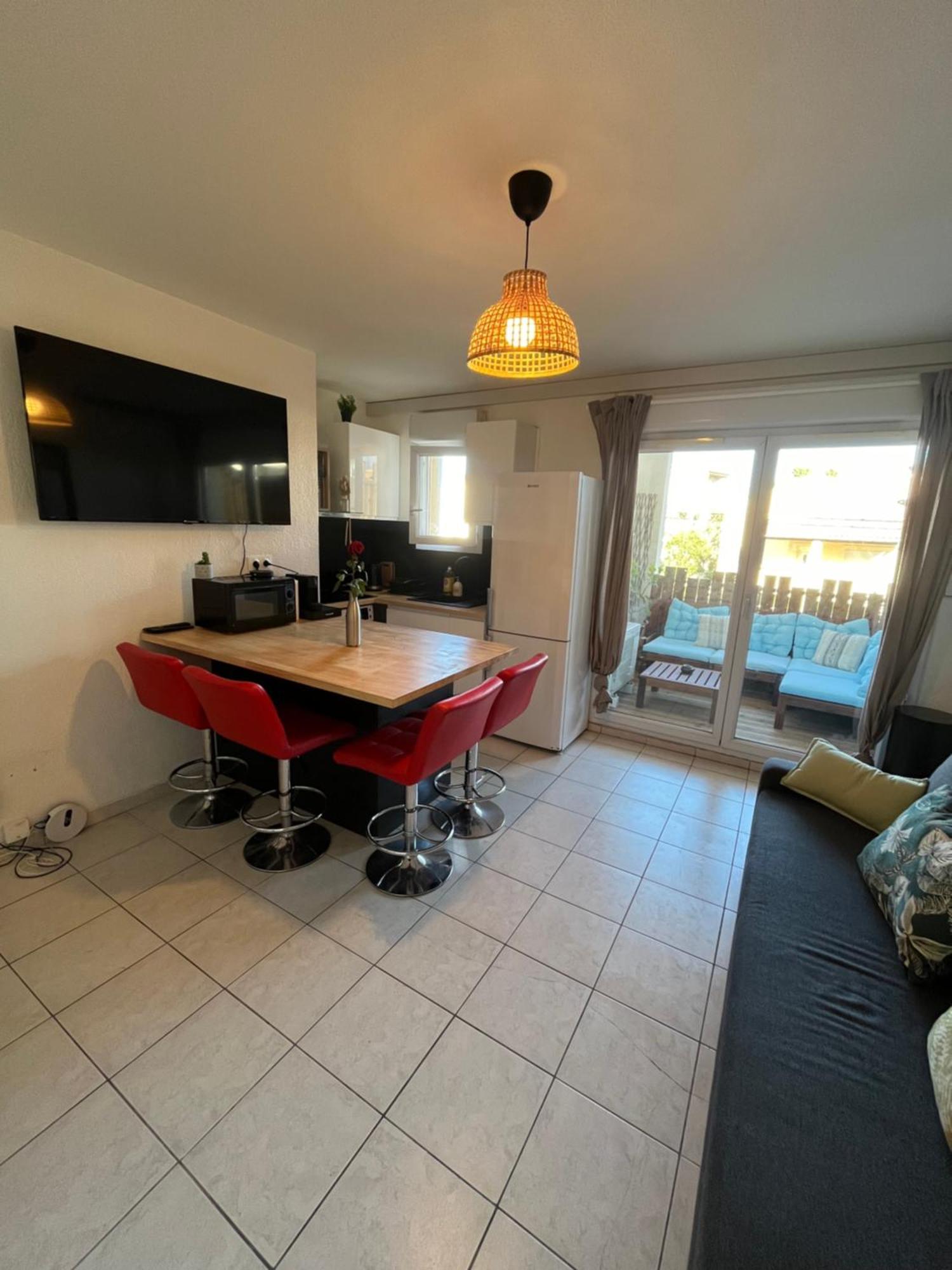 Joli T2/ Tram/ Clim/ Parking/ Wifi/ Piscine Apartment มงต์เปอลิเยร์ ภายนอก รูปภาพ