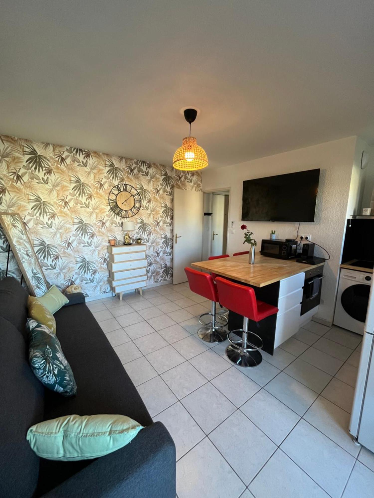 Joli T2/ Tram/ Clim/ Parking/ Wifi/ Piscine Apartment มงต์เปอลิเยร์ ภายนอก รูปภาพ