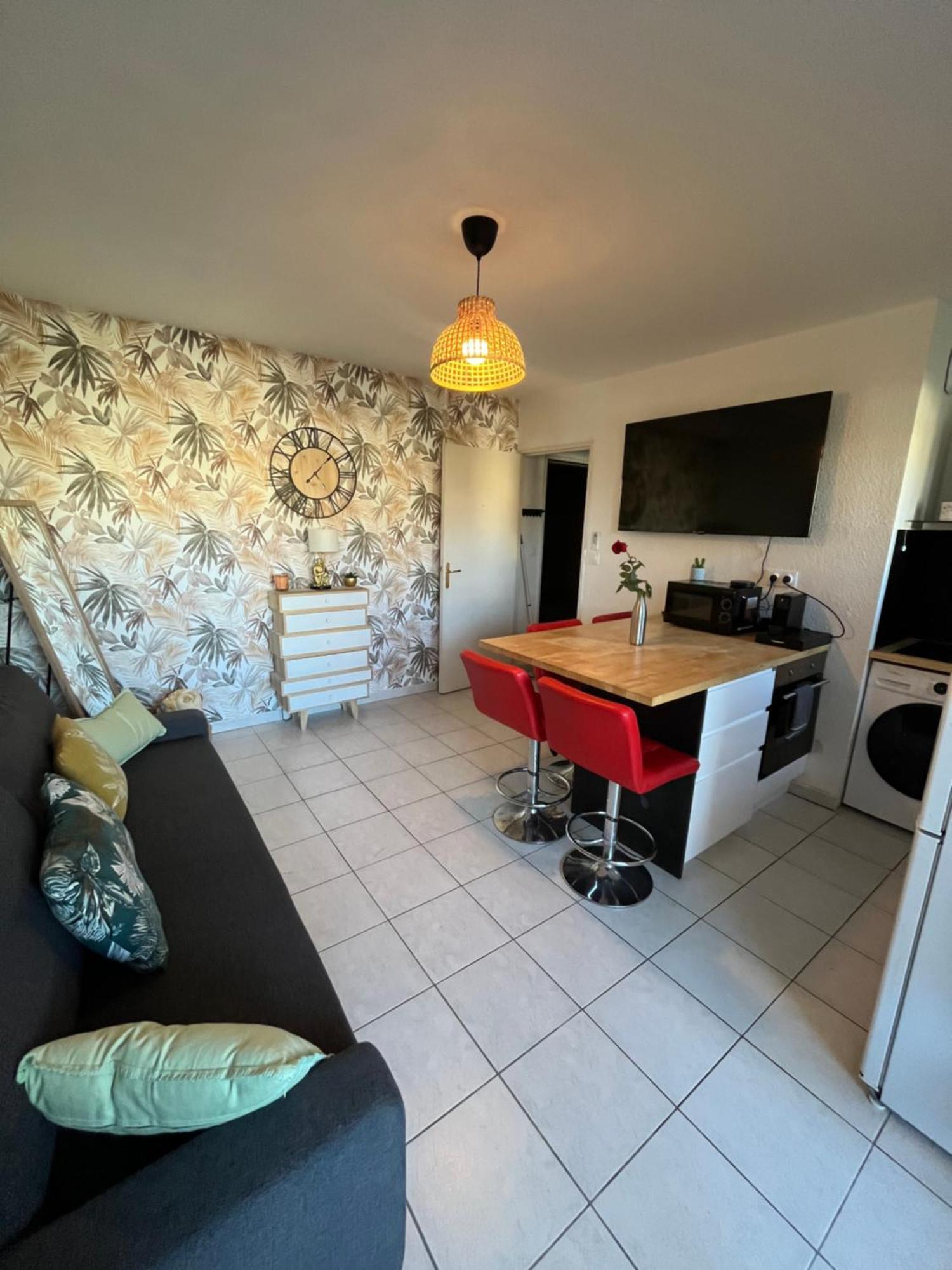 Joli T2/ Tram/ Clim/ Parking/ Wifi/ Piscine Apartment มงต์เปอลิเยร์ ภายนอก รูปภาพ